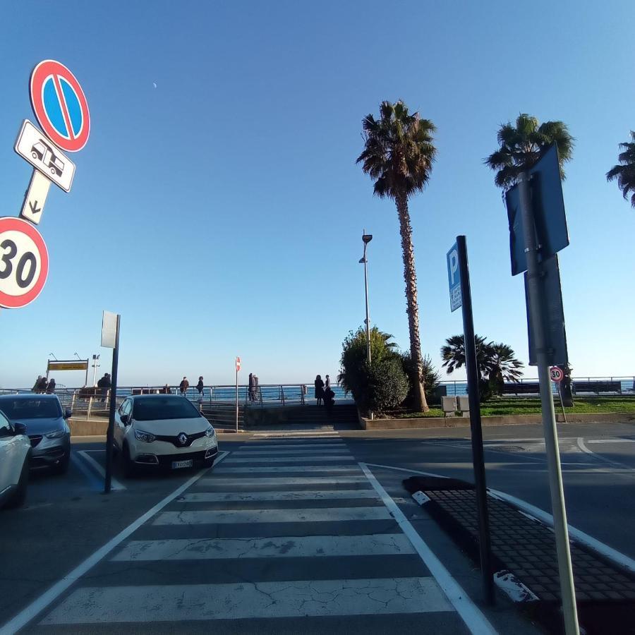 Апартаменты Piazza Mazzini 21 Лоано Экстерьер фото
